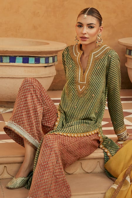 Avacara Green Silk Cotton And Organza Print & Leheriya Kurta Pant Set Online at Aza Fashions Avacara_Green Silk Cotton And Organza Print & Leheriya Kurta Pant Set _Online_at_Aza_Fashions