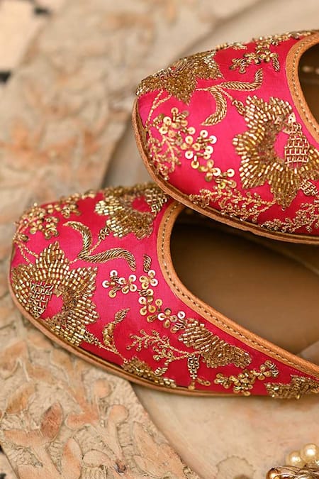 Buy_Coral Haze_Fuchsia Sequin Ava Floral Jaal Embroidered Juttis_Online_at_Aza_Fashions