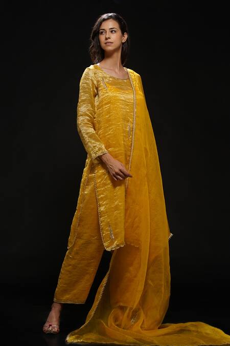 ADITYA SIKAND Yellow 40 % Cotton Embroidery Leaf Round Kurta Set 