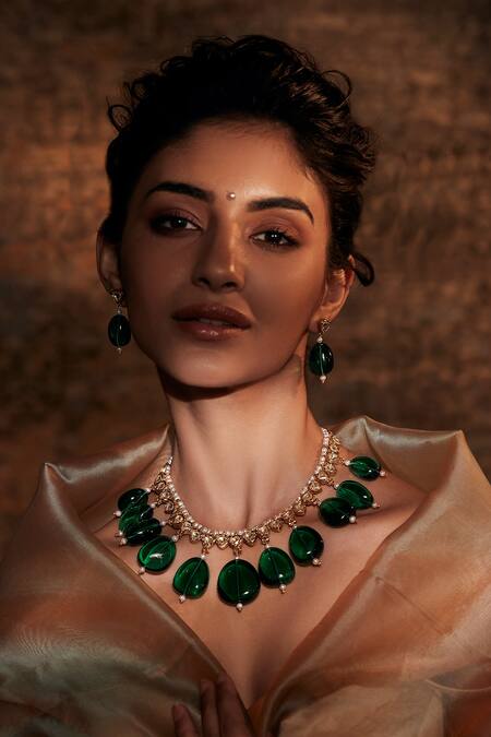 Shop Tarun Tahiliani Green Stone And Pearl Embellished Necklace at Aza Fashions Shop_Tarun Tahiliani_Green Stone And Pearl Embellished Necklace_at_Aza_Fashions