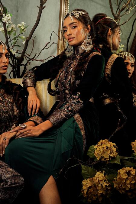 Shop House Of Three Green Silk Velvet Round Jehan Kurta at Aza Fashions Shop_House Of Three_Green Silk Velvet Round Jehan Kurta _at_Aza_Fashions