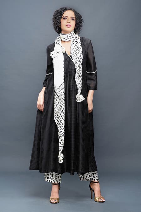 Bodhi Tree Black Cotton Chanderi Embroidery V Neck Anarkali Set 