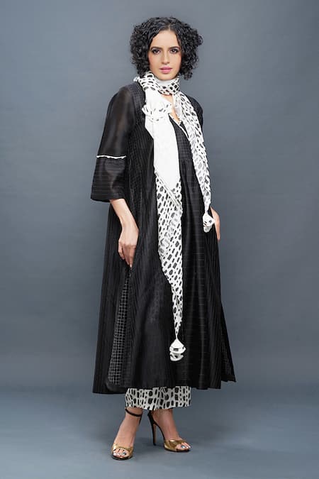 Buy Bodhi Tree Black Cotton Chanderi Embroidery V Neck Anarkali Set Online at Aza Fashions Buy_Bodhi Tree_Black Cotton Chanderi Embroidery V Neck Anarkali Set _Online_at_Aza_Fashions
