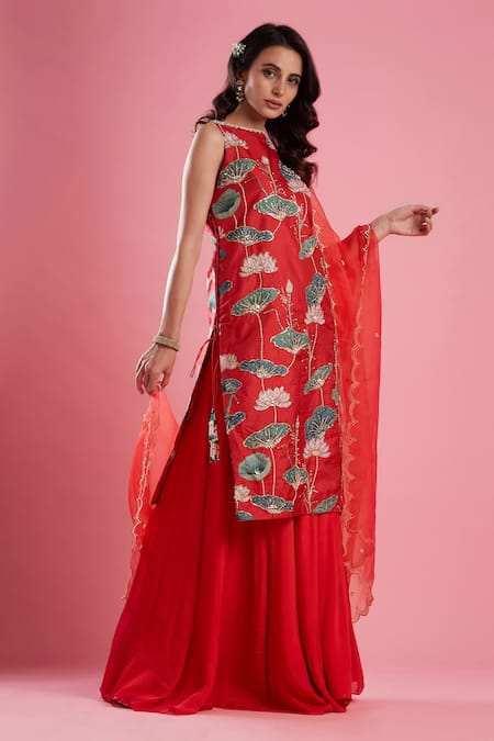 Aayushi Maniar Red Organza, Crepe , Dola Printed Kurta Set Online at Aza Fashions Aayushi Maniar_Red Organza, Crepe , Dola Printed Kurta Set _Online_at_Aza_Fashions