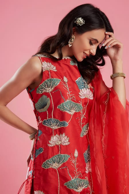 Shop Aayushi Maniar Red Organza, Crepe , Dola Printed Kurta Set Online at Aza Fashions Shop_Aayushi Maniar_Red Organza, Crepe , Dola Printed Kurta Set _Online_at_Aza_Fashions