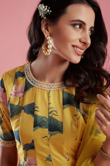 Aayushi Maniar Yellow Organza, Crepe , Dola Printed Kurta Set at Aza Fashions Aayushi Maniar_Yellow Organza, Crepe , Dola Printed Kurta Set _at_Aza_Fashions