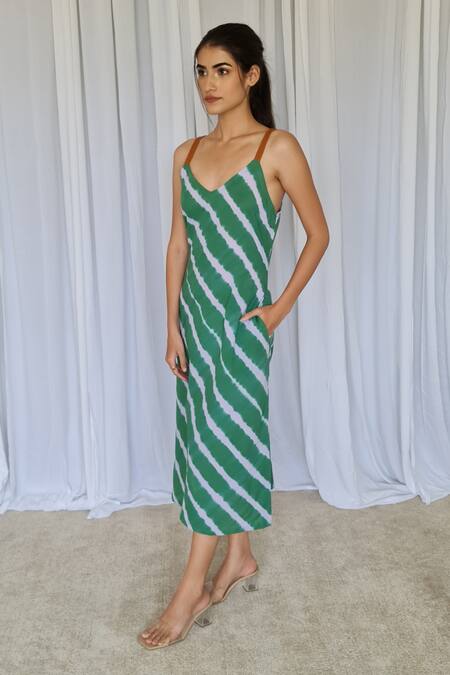 Aapro Green Cotton Leheriya V Neck Mumbai Slip Dress Online at Aza Fashions Aapro_Green Cotton Leheriya V Neck Mumbai Slip Dress _Online_at_Aza_Fashions