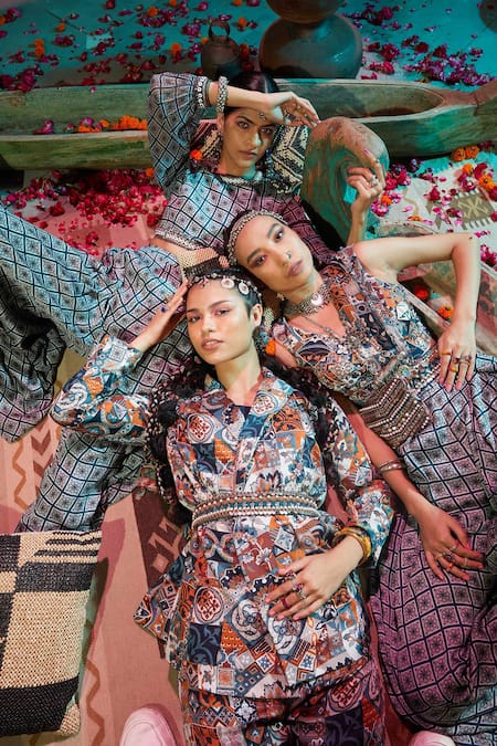 Diyarajvvir Grey Georgette, Modal Tile Print V Neck Draped Pant Saree Online at Aza Fashions Diyarajvvir_Grey Georgette, Modal Tile Print V Neck Draped Pant Saree _Online_at_Aza_Fashions