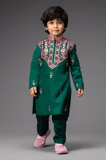 Neha Gursahani Green Satin, Linen Embroidery Kurta Set 