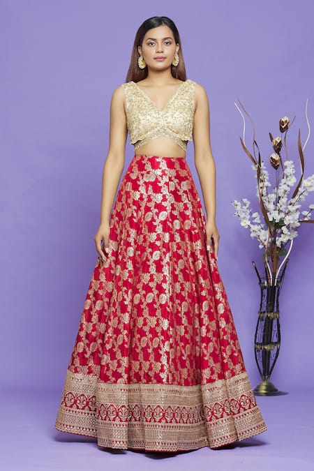 Neha Mehta Couture_Gold Pure Banarasi Sequin, Thread And Floral Motifs V Neck Woven Lehenga Set _Online_at_Aza_Fashions