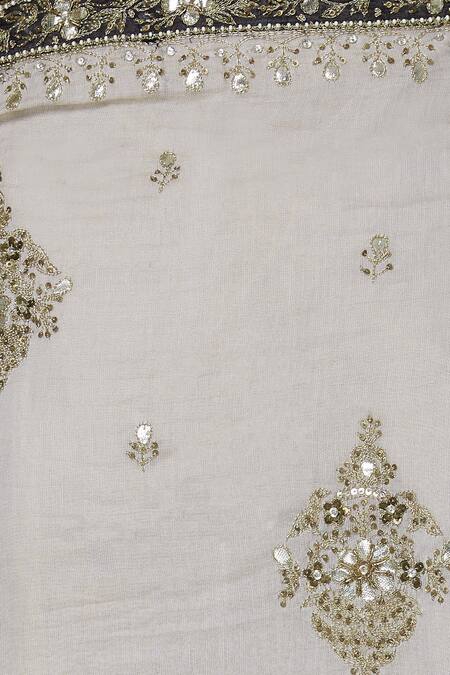 Sue Mue_Off White Plunging V-shaped Neckline Embroidered Saree With Blouse _at_Aza_Fashions