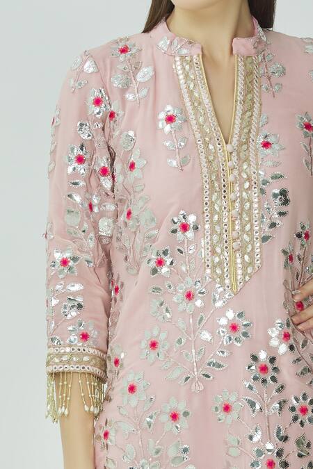 Kunwarani Ritu Pink Georgette Notched Embellished Kurta Set at Aza Fashions Kunwarani Ritu_Pink Georgette Notched Embellished Kurta Set _at_Aza_Fashions