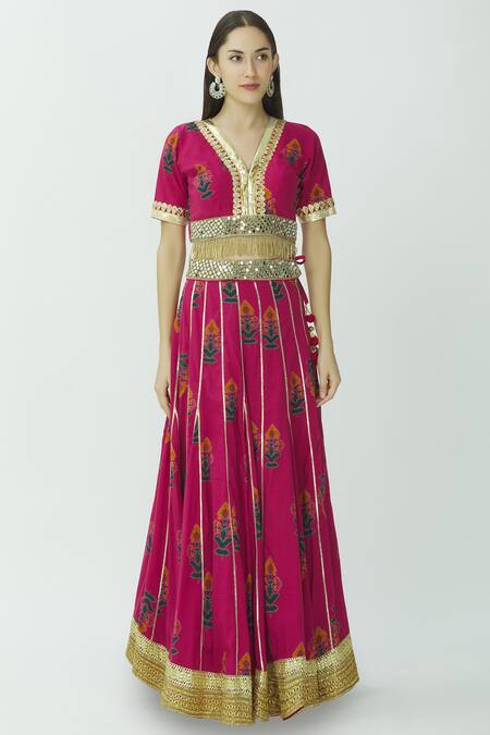 Shop Kunwarani Ritu Pink Muslin V Neck Printed Lehenga Set Online at Aza Fashions Shop_Kunwarani Ritu_Pink Muslin V Neck Printed Lehenga Set _Online_at_Aza_Fashions
