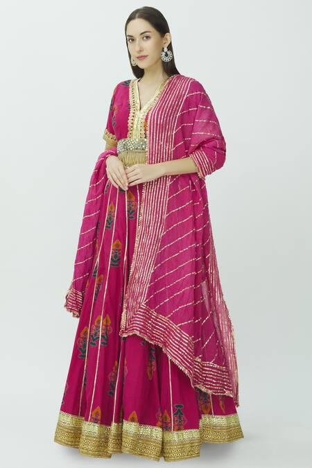 Buy Kunwarani Ritu Pink Muslin V Neck Printed Lehenga Set Online at Aza Fashions Buy_Kunwarani Ritu_Pink Muslin V Neck Printed Lehenga Set _Online_at_Aza_Fashions