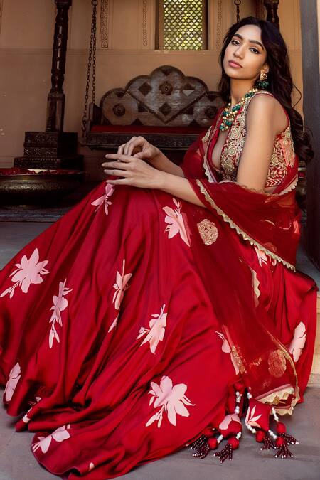 Buy_Seeaash_Red Modal Satin, Tulle Net Floral Motifs V Neck Lily Print Lehenga Set_Online_at_Aza_Fashions
