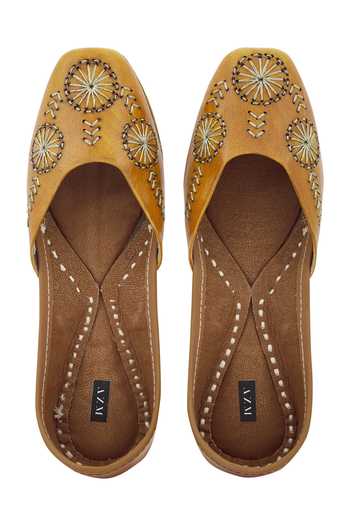 Buy Nayaab By Aleezeh Yellow Embroidered Handcrafted Juttis at Aza Fashions Buy_Nayaab By Aleezeh_Yellow Embroidered Handcrafted Juttis_at_Aza_Fashions