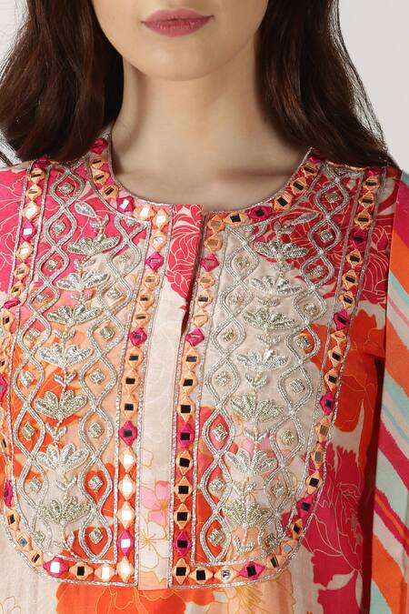 Archana Shah White Kurta And Pant Crepe Silk Dupatta Net Printed Sharara Set at Aza Fashions Archana Shah_White Kurta And Pant Crepe Silk Dupatta Net Printed Sharara Set _at_Aza_Fashions