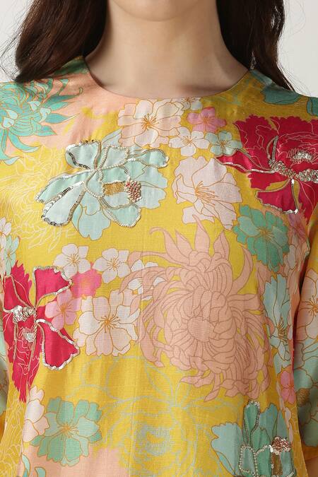 Archana Shah Yellow Bemberg Silk Printed Kurta at Aza Fashions Archana Shah_Yellow Bemberg Silk Printed Kurta _at_Aza_Fashions