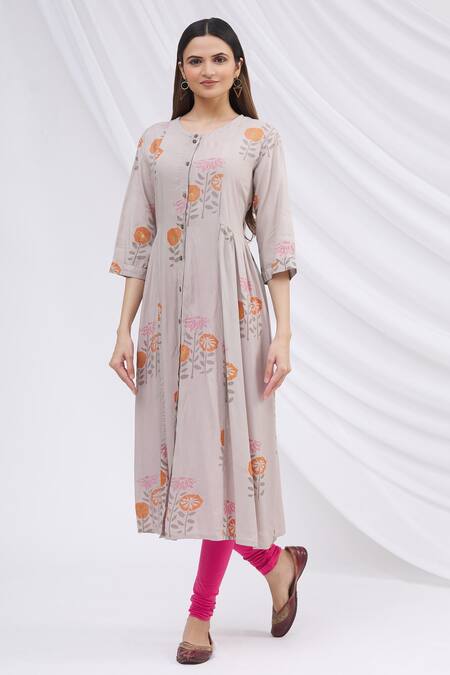 Nazaakat by Samara Singh Grey Floral Print Kurta And Pant Set 