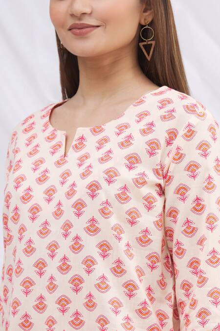 Nazaakat By Samara Singh_Beige Floral Print Kurta And Pant Set _at_Aza_Fashions