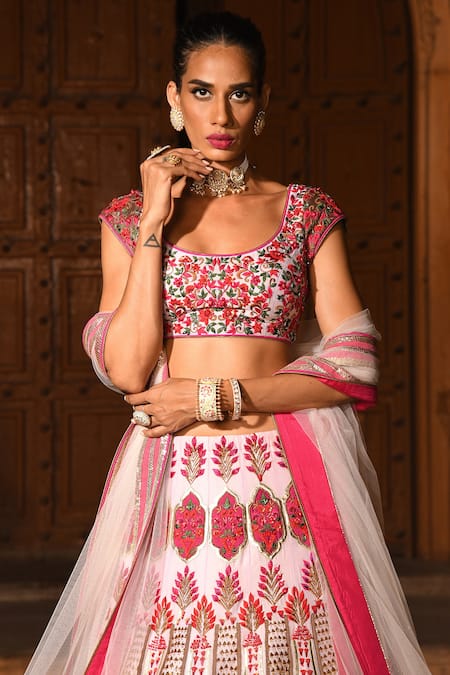 Buy_Reynu Taandon_Pink Net, Chanderi Silk Sweetheart Neck Embroidered Bridal Lehenga Set _Online_at_Aza_Fashions