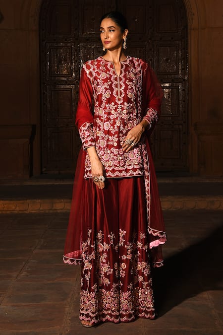 Reynu Taandon Red Chanderi Silk Notched Kurta Set 