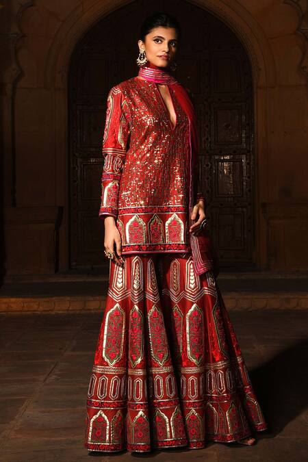 Reynu Taandon Red Net, Chanderi Silk V Neck Kurta Set Online at Aza Fashions Reynu Taandon_Red Net, Chanderi Silk V Neck Kurta Set _Online_at_Aza_Fashions