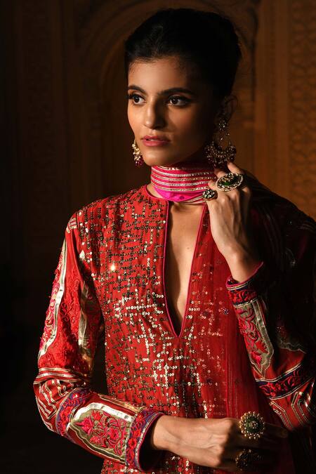 Shop Reynu Taandon Red Net, Chanderi Silk V Neck Kurta Set Online at Aza Fashions Shop_Reynu Taandon_Red Net, Chanderi Silk V Neck Kurta Set _Online_at_Aza_Fashions