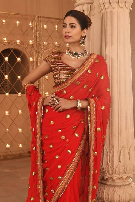 Reynu Taandon Red Georgette V Neck Embroidered Saree With Blouse Online at Aza Fashions Reynu Taandon_Red Georgette V Neck Embroidered Saree With Blouse _Online_at_Aza_Fashions