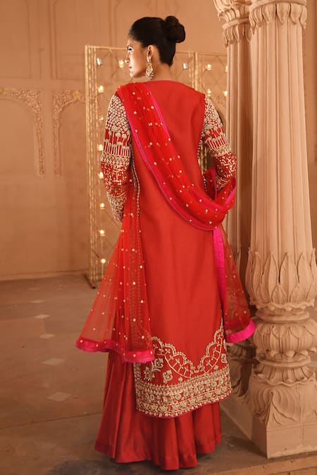 Shop Reynu Taandon Red Net, Georgette, Chanderi Silk V Neck Kurta Set at Aza Fashions Shop_Reynu Taandon_Red Net, Georgette, Chanderi Silk V Neck Kurta Set _at_Aza_Fashions
