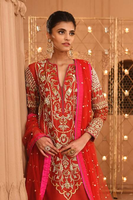 Reynu Taandon Red Net, Georgette, Chanderi Silk V Neck Kurta Set Online at Aza Fashions Reynu Taandon_Red Net, Georgette, Chanderi Silk V Neck Kurta Set _Online_at_Aza_Fashions