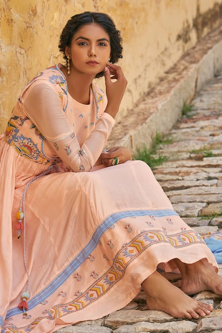 Pin by Armaan Jass on punjabi suits | Pakistani dress design, Beautiful  dress designs, Kurta designs