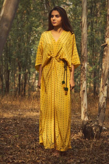 Baise Gaba Yellow Natural Crepe Geometric Motifs V Neck Dimday Kaftan Online at Aza Fashions Baise Gaba_Yellow Natural Crepe Geometric Motifs V Neck Dimday Kaftan _Online_at_Aza_Fashions