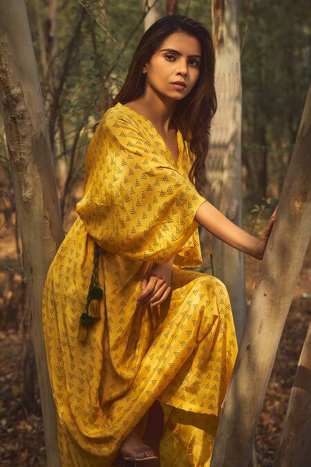 Buy Baise Gaba Yellow Natural Crepe Geometric Motifs V Neck Dimday Kaftan Online at Aza Fashions Buy_Baise Gaba_Yellow Natural Crepe Geometric Motifs V Neck Dimday Kaftan _Online_at_Aza_Fashions