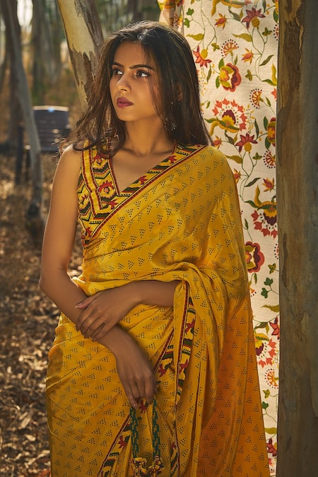 Buy_Baise Gaba_Yellow Natural Crepe Geometric Motifs Santolina Saree _Online_at_Aza_Fashions