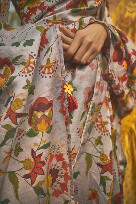 Baise Gaba Grey Chanderi Floral Motifs Gulma Saree at Aza Fashions Baise Gaba_Grey Chanderi Floral Motifs Gulma Saree_at_Aza_Fashions