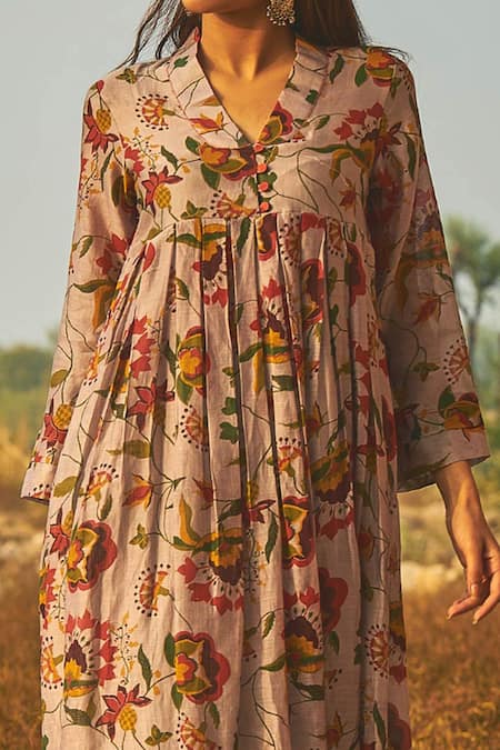 Baise Gaba_Grey Chanderi Floral Motifs V Neck Siroi Lily Kurta_at_Aza_Fashions