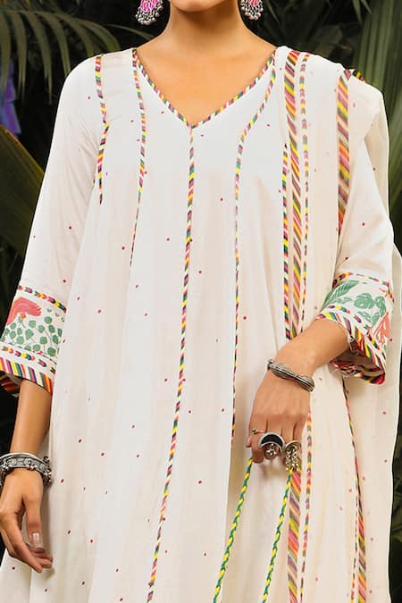 Baise Gaba_White Modal Satin Floral V Neck Printed Kalidar Anarkali Set _Online_at_Aza_Fashions