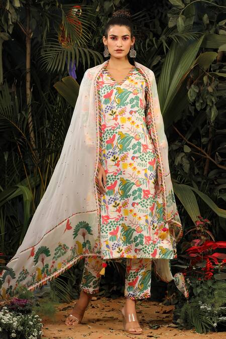 Buy_Baise Gaba_White Kurta And Pant Modal Satin Dupatta Chiffon Floral V Neck Printed Set_Online_at_Aza_Fashions