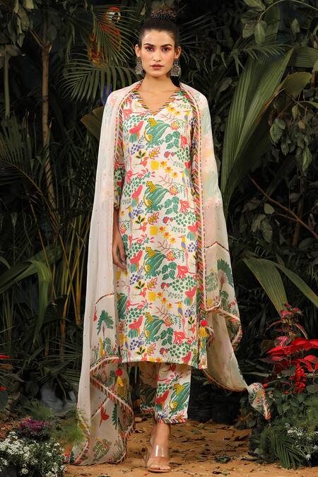 Baise Gaba_White Kurta And Pant Modal Satin Dupatta Chiffon Floral V Neck Printed Set_Online_at_Aza_Fashions