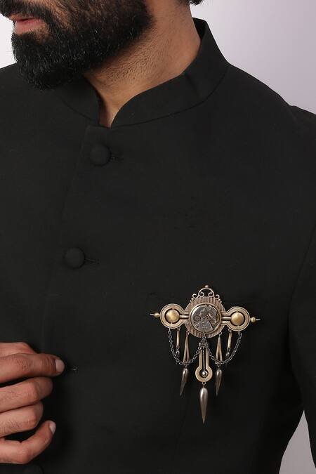 Cosa Nostraa_Gold Vintage Handcrafted Time Machine Brooch _Online_at_Aza_Fashions