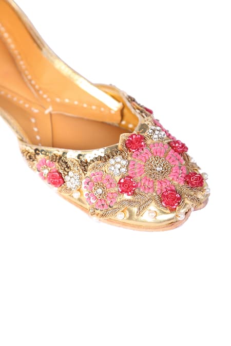 Shop 5elements Gold Floral Embroidered Juttis Online at Aza Fashions Shop_5elements_Gold Floral Embroidered Juttis _Online_at_Aza_Fashions