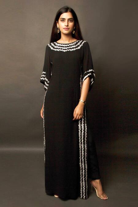 Jasmine Bains Black Cupro Georgette Round Embroidered Kaftan And Pant Set 