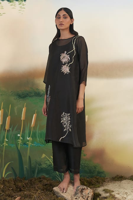 Buy Febo6 Black Silk Organza Floral, Zari Round Kurta Set Online at Aza Fashions Buy_Febo6_Black Silk Organza Floral, Zari Round Kurta Set _Online_at_Aza_Fashions