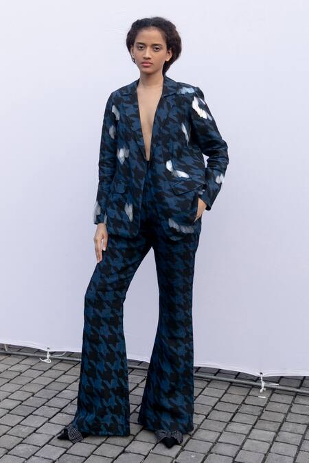 Buy_Kavya Singh Kundu_Black Linen Sequins Rangoon Embellished Blazer With Bell Bottom _Online_at_Aza_Fashions