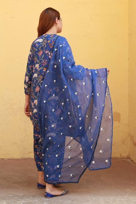 Shop Gulabo Jaipur Blue Cotton Floral Notched Print Kurta Set at Aza Fashions Shop_Gulabo Jaipur_Blue Cotton Floral Notched Print Kurta Set_at_Aza_Fashions