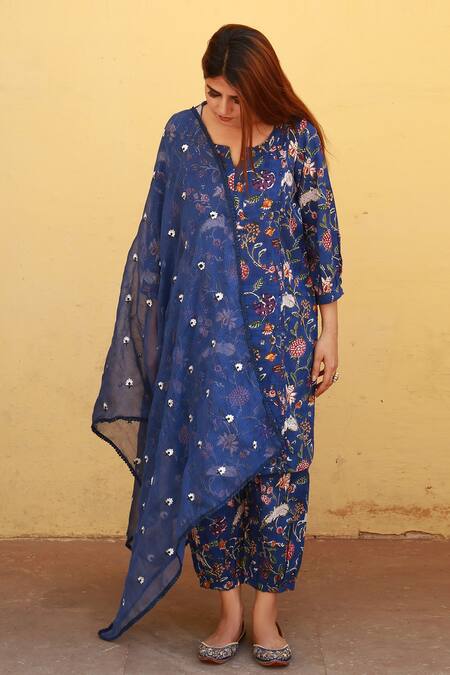 Gulabo Jaipur Blue Cotton Floral Notched Print Kurta Set Online at Aza Fashions Gulabo Jaipur_Blue Cotton Floral Notched Print Kurta Set_Online_at_Aza_Fashions