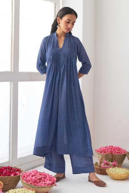 Negra Elegante_Blue Chanderi, Cotton Silk Digital Print, Mirror Work V Neck Peony Kurta Set_Online_at_Aza_Fashions
