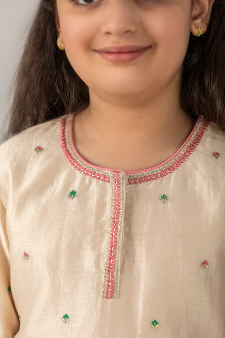 BOTEH White Chanderi Cotton, Silk Embroidery, Gota Patti Lehenga Set Online at Aza Fashions BOTEH_White Chanderi Cotton, Silk Embroidery, Gota Patti Lehenga Set _Online_at_Aza_Fashions