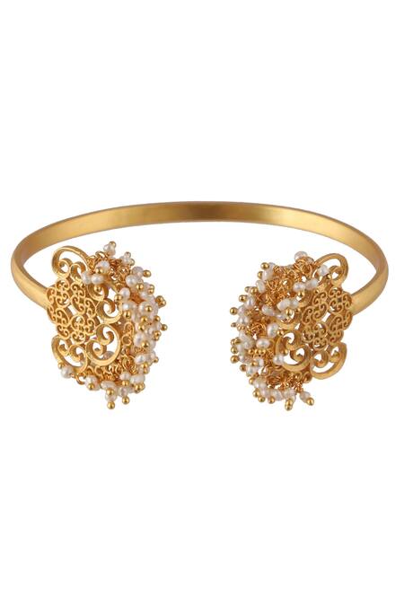 Shop_ZARIIN_Gold Plated Pearls Delicate Tales Jewellery Set Gift Box _Online_at_Aza_Fashions